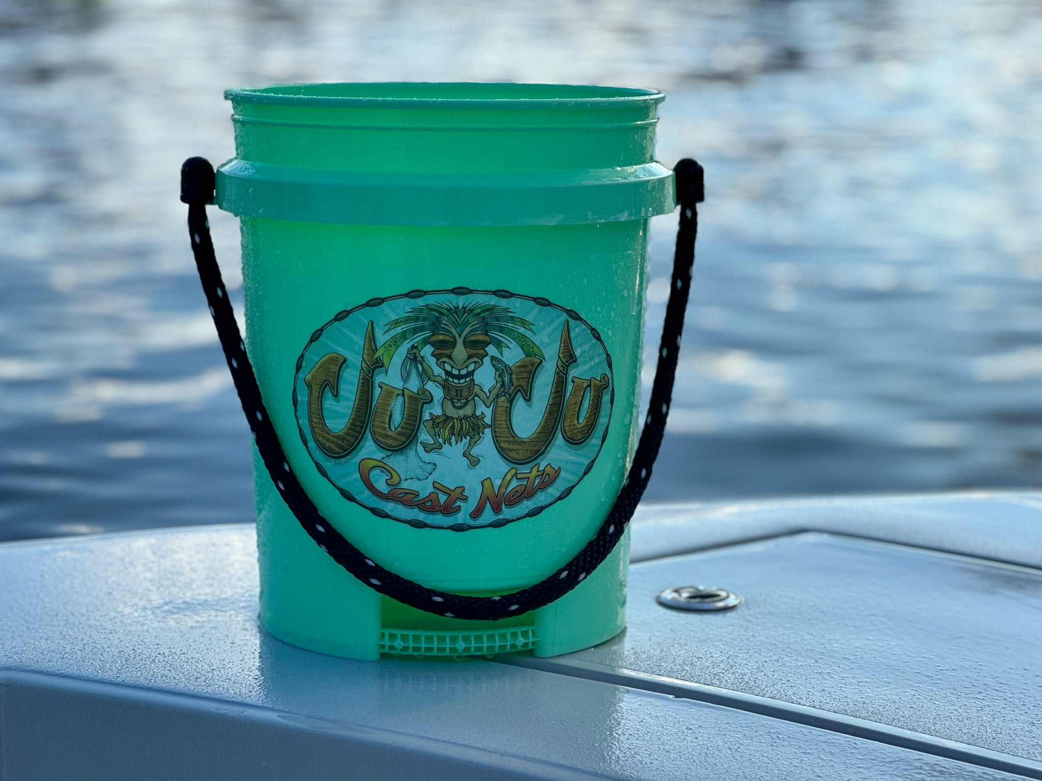 World's Best 5 Gallon Fishing Bucket with Rope Handle –